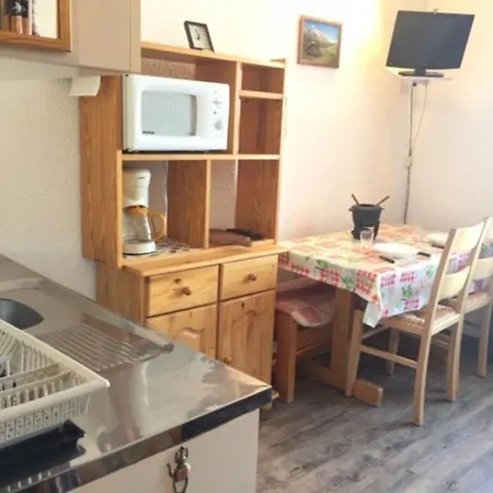 Apartment Calme Pour 4 Pers. A Risoul, Proche Pistes, Animaux Admis, Parking Gratuit - Fr-1-330-512 *